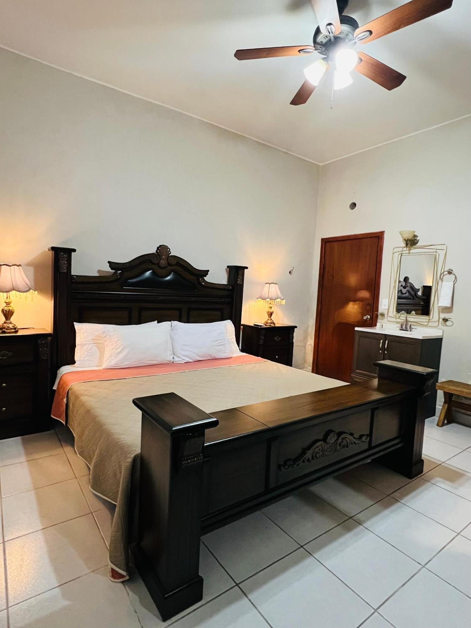 Hosteria Casa Marquez Leon Luaran gambar